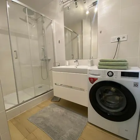 Modern Flat Close To Old Town 아파트